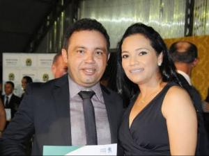 Moiss Costa e a esposa Camila Fernandes