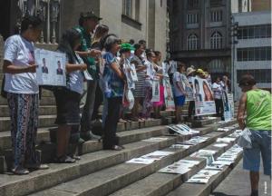 Familiares de pessoas desaparecidas na Praa da S (SP)