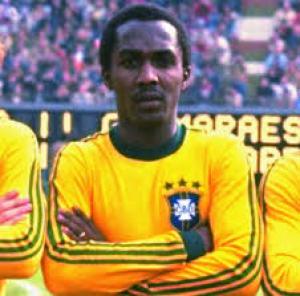 Amaral, dolo do Guarani e ex-zagueiro da Seleo no Mundial de 1978, morre aos 69 anos 