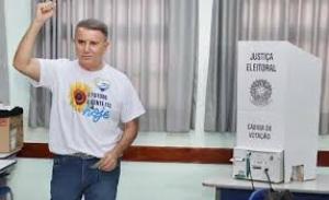 Eduardo Siqueira Campos votou neste domingo (27) em Palmas 