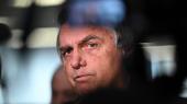 Bolsonaro chega acuado a ato e busca demonstrar fora poltica contra investigaes
