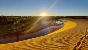 O pr do sol nas dunas  um dos espetculos oferecidos pelo Jalapo -