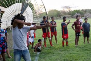 Disputa de arco e flecha nos Jogos Indgenas da Ilha do Bananal, na aldeia Canuan