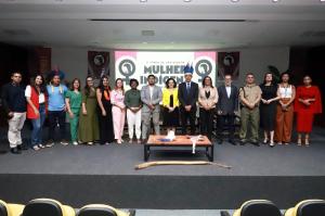 Representantes e lideranas indgenas participam do 1 Frum de Proteo da Mulher Indgena, sediado em Palmas